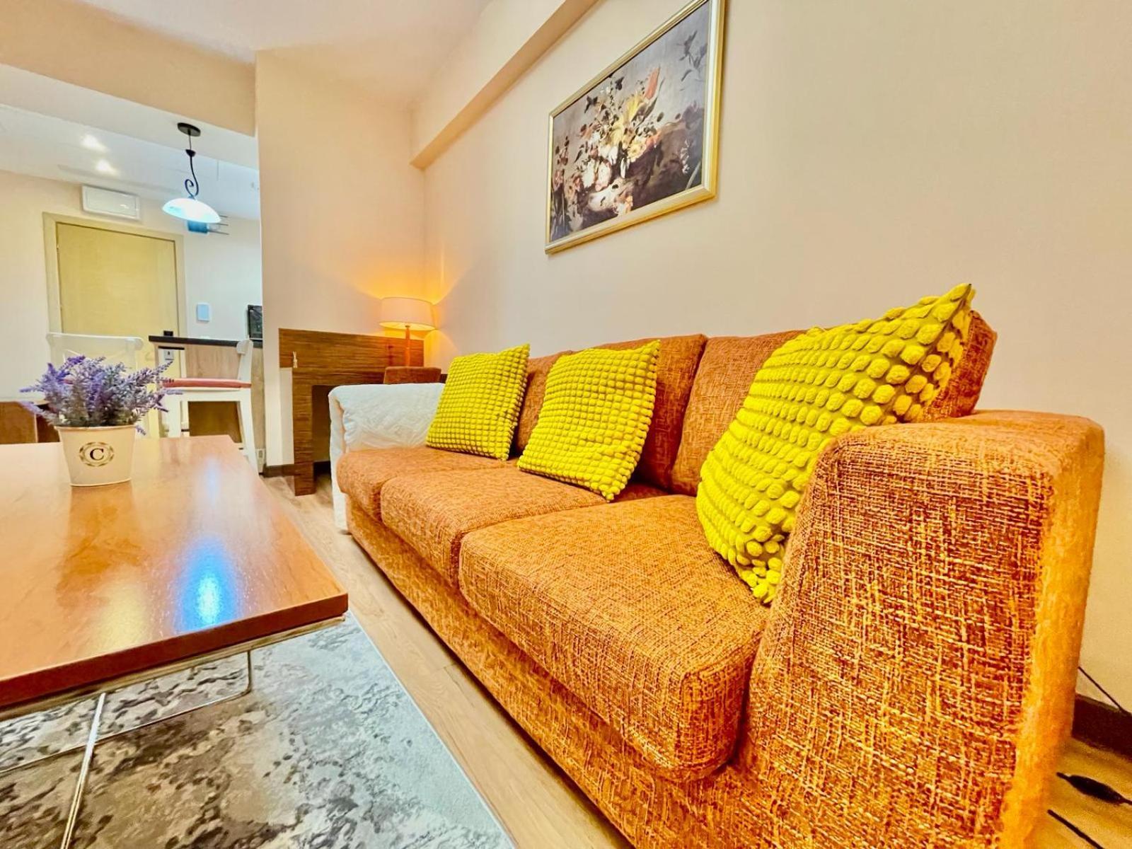 Royal Studio Apartment With A Perfect View - Yamaluxe 布加勒斯特 外观 照片