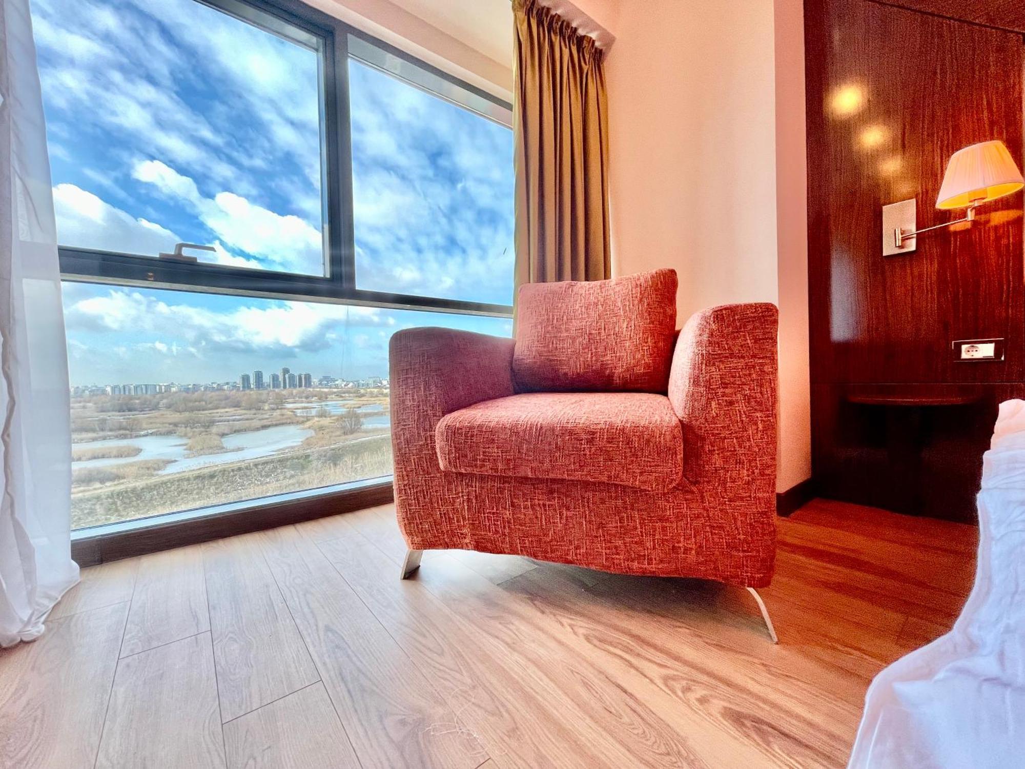 Royal Studio Apartment With A Perfect View - Yamaluxe 布加勒斯特 外观 照片